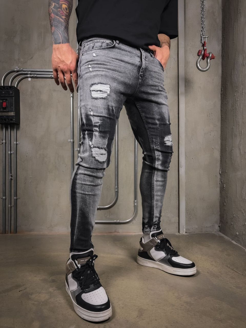 Sank Slim Fit Ripped Jeans - Washed Black DH4